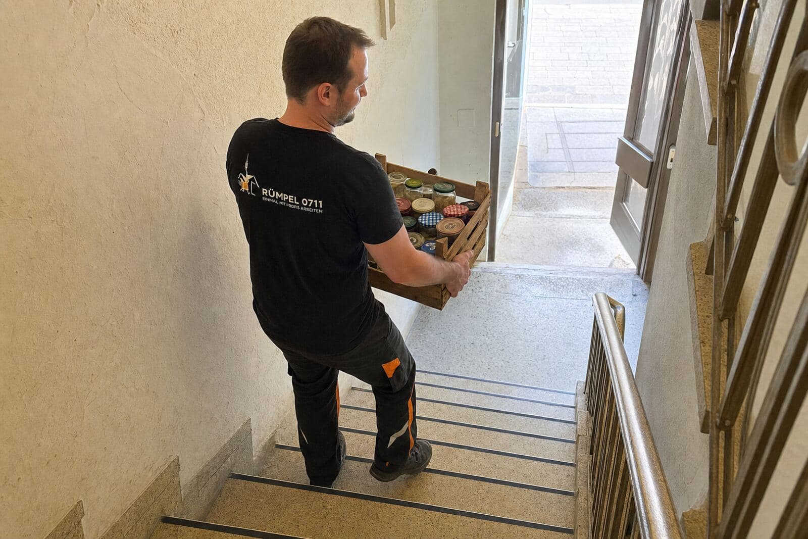 Keller entrümpeln: So schaffen Sie Ordnung und Platz